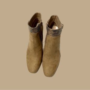 Shoe Dazzle Daysia mixed material Bootie